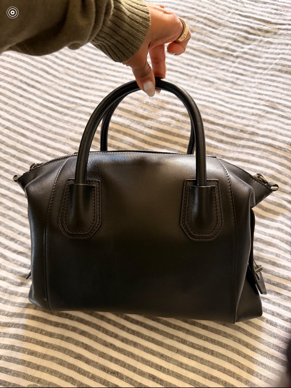 Givenchy Antigona soft small leather bag - Picture 2 of 5
